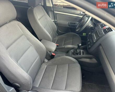 Серый Фольксваген Гольф, объемом двигателя 1.6 л и пробегом 263 тыс. км за 5600 $, фото 10 на Automoto.ua