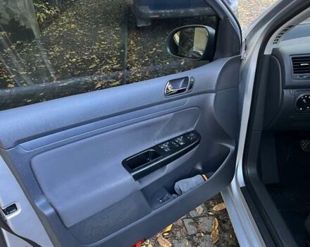 Серый Фольксваген Гольф, объемом двигателя 1.6 л и пробегом 220 тыс. км за 5200 $, фото 14 на Automoto.ua