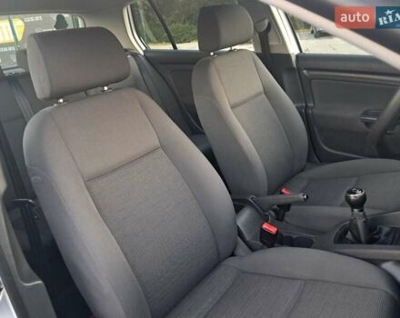 Серый Фольксваген Гольф, объемом двигателя 1.6 л и пробегом 277 тыс. км за 5500 $, фото 12 на Automoto.ua