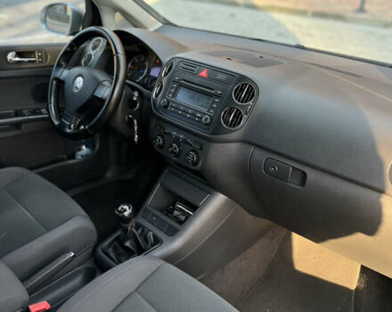 Фольксваген Гольф 2005 у Вінниці на Automoto.ua Сірий Фольксваген Гольф, об'ємом двигуна 1.97 л та пробігом 325 тис. км за 6900 $, фото 24 на Automoto.ua