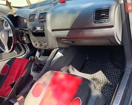 Сірий Фольксваген Гольф, об'ємом двигуна 1.6 л та пробігом 211 тис. км за 4700 $, фото 7 на Automoto.ua