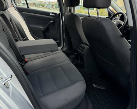 Серый Фольксваген Гольф, объемом двигателя 1.6 л и пробегом 225 тыс. км за 6000 $, фото 24 на Automoto.ua