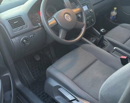 Серый Фольксваген Гольф, объемом двигателя 1.6 л и пробегом 185 тыс. км за 6800 $, фото 2 на Automoto.ua