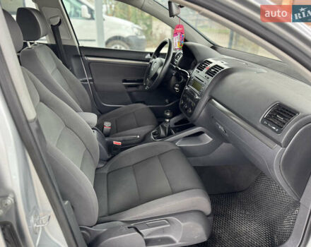 Серый Фольксваген Гольф, объемом двигателя 1.4 л и пробегом 234 тыс. км за 4750 $, фото 32 на Automoto.ua