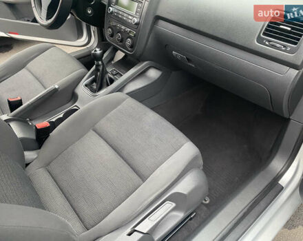 Сірий Фольксваген Гольф, об'ємом двигуна 1.6 л та пробігом 203 тис. км за 5200 $, фото 13 на Automoto.ua