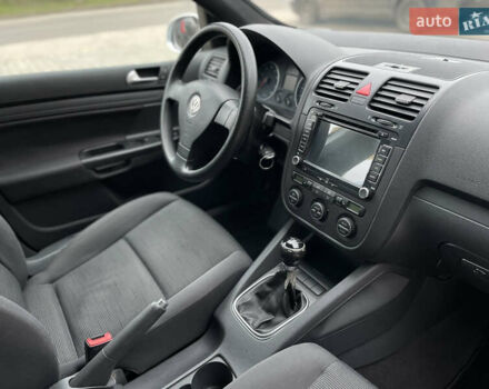Серый Фольксваген Гольф, объемом двигателя 1.6 л и пробегом 220 тыс. км за 5850 $, фото 9 на Automoto.ua