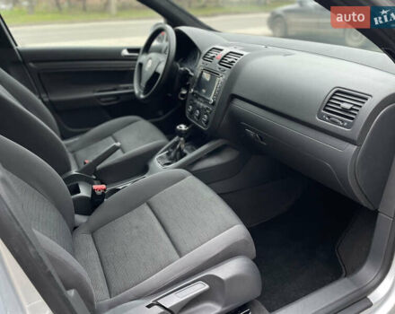 Серый Фольксваген Гольф, объемом двигателя 1.6 л и пробегом 220 тыс. км за 5850 $, фото 8 на Automoto.ua