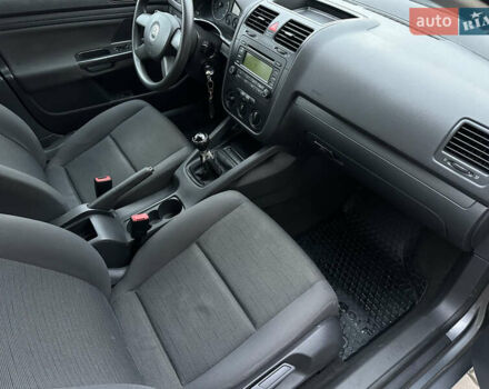 Серый Фольксваген Гольф, объемом двигателя 1.4 л и пробегом 270 тыс. км за 4400 $, фото 9 на Automoto.ua