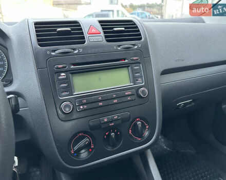 Серый Фольксваген Гольф, объемом двигателя 1.4 л и пробегом 270 тыс. км за 4400 $, фото 11 на Automoto.ua