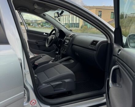 Серый Фольксваген Гольф, объемом двигателя 1.6 л и пробегом 225 тыс. км за 5600 $, фото 9 на Automoto.ua