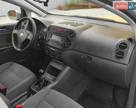 Серый Фольксваген Гольф, объемом двигателя 1.6 л и пробегом 250 тыс. км за 4800 $, фото 6 на Automoto.ua