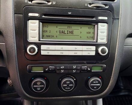 Сірий Фольксваген Гольф, об'ємом двигуна 1.6 л та пробігом 185 тис. км за 5500 $, фото 4 на Automoto.ua