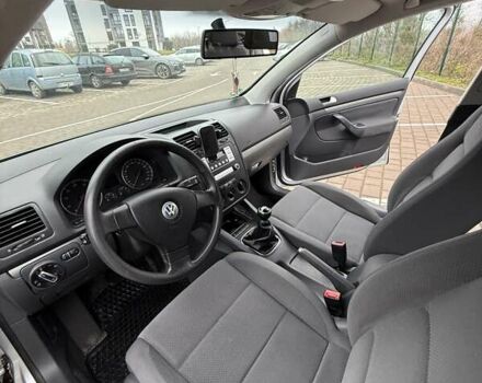 Серый Фольксваген Гольф, объемом двигателя 1.6 л и пробегом 181 тыс. км за 5500 $, фото 10 на Automoto.ua