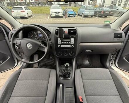 Серый Фольксваген Гольф, объемом двигателя 1.6 л и пробегом 181 тыс. км за 5500 $, фото 5 на Automoto.ua