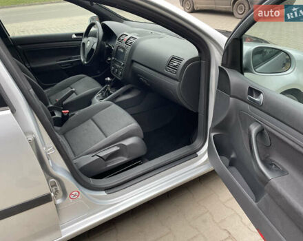 Серый Фольксваген Гольф, объемом двигателя 1.6 л и пробегом 220 тыс. км за 5850 $, фото 7 на Automoto.ua