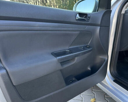 Серый Фольксваген Гольф, объемом двигателя 1.4 л и пробегом 202 тыс. км за 5600 $, фото 44 на Automoto.ua