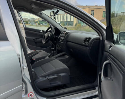 Серый Фольксваген Гольф, объемом двигателя 1.6 л и пробегом 225 тыс. км за 6000 $, фото 22 на Automoto.ua