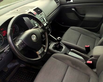 Сірий Фольксваген Гольф, об'ємом двигуна 1.6 л та пробігом 185 тис. км за 5500 $, фото 7 на Automoto.ua