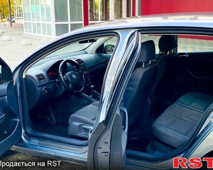 Фольксваген Гольф 2005 в Новомосковске на Automoto.ua Серый Фольксваген Гольф, объемом двигателя 1.6 л и пробегом 264 тыс. км за 4700 $, фото 3 на Automoto.ua