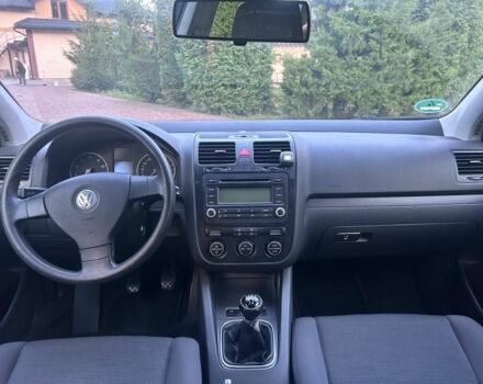 Серый Фольксваген Гольф, объемом двигателя 1.6 л и пробегом 185 тыс. км за 5350 $, фото 2 на Automoto.ua