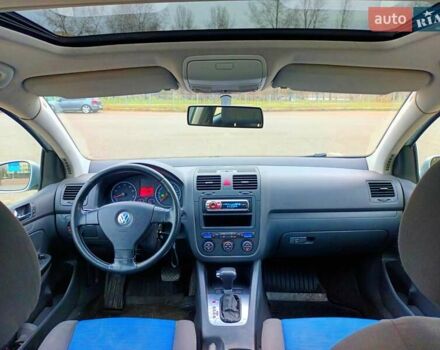 Серый Фольксваген Гольф, объемом двигателя 1.6 л и пробегом 300 тыс. км за 5500 $, фото 1 на Automoto.ua