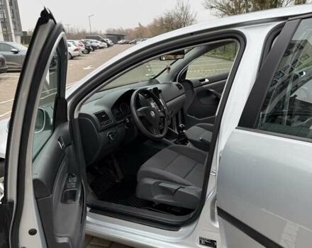 Серый Фольксваген Гольф, объемом двигателя 1.6 л и пробегом 181 тыс. км за 5500 $, фото 11 на Automoto.ua