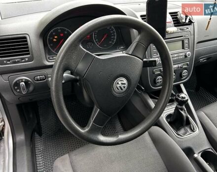 Серый Фольксваген Гольф, объемом двигателя 1.6 л и пробегом 221 тыс. км за 4200 $, фото 17 на Automoto.ua