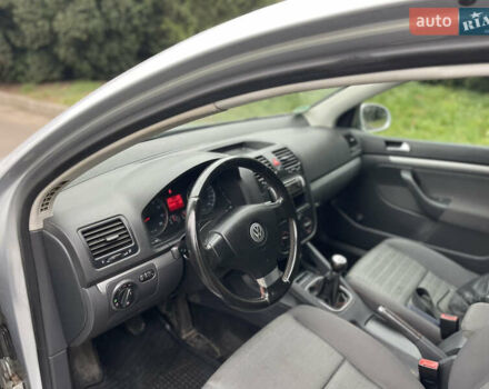 Серый Фольксваген Гольф, объемом двигателя 1.6 л и пробегом 220 тыс. км за 5250 $, фото 28 на Automoto.ua