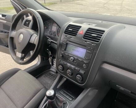 Серый Фольксваген Гольф, объемом двигателя 1.6 л и пробегом 173 тыс. км за 5000 $, фото 16 на Automoto.ua