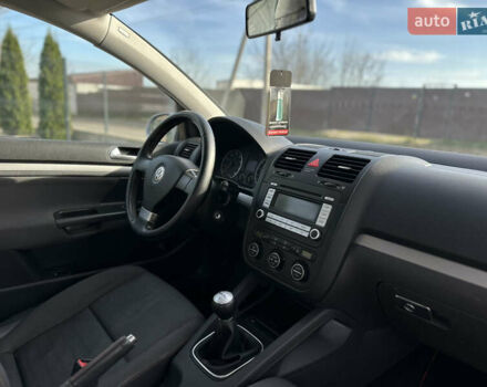 Серый Фольксваген Гольф, объемом двигателя 1.6 л и пробегом 235 тыс. км за 5100 $, фото 33 на Automoto.ua