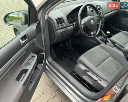 Серый Фольксваген Гольф, объемом двигателя 1.6 л и пробегом 245 тыс. км за 5600 $, фото 6 на Automoto.ua