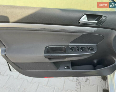 Сірий Фольксваген Гольф, об'ємом двигуна 1.39 л та пробігом 221 тис. км за 4400 $, фото 6 на Automoto.ua