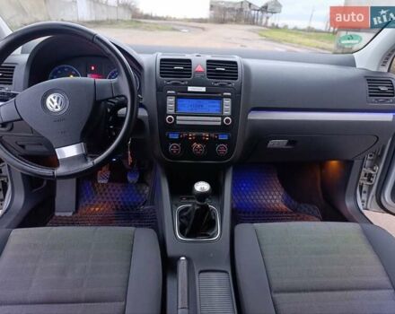 Серый Фольксваген Гольф, объемом двигателя 1.6 л и пробегом 256 тыс. км за 5650 $, фото 14 на Automoto.ua