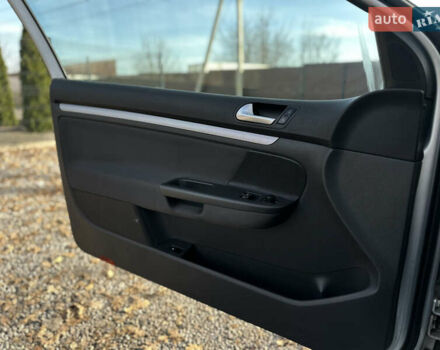 Серый Фольксваген Гольф, объемом двигателя 1.6 л и пробегом 235 тыс. км за 5100 $, фото 23 на Automoto.ua