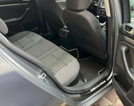 Серый Фольксваген Гольф, объемом двигателя 1.6 л и пробегом 220 тыс. км за 6300 $, фото 5 на Automoto.ua