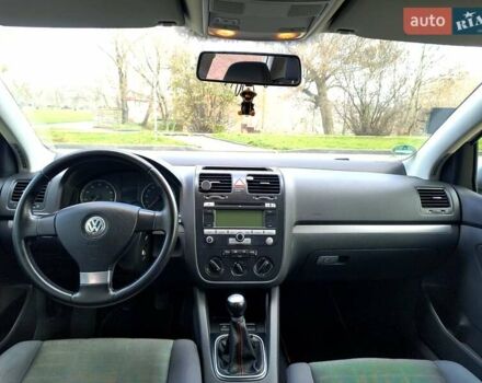 Серый Фольксваген Гольф, объемом двигателя 1.4 л и пробегом 235 тыс. км за 4699 $, фото 16 на Automoto.ua