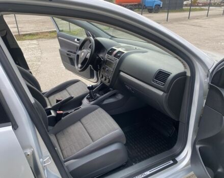 Серый Фольксваген Гольф, объемом двигателя 1.6 л и пробегом 173 тыс. км за 5000 $, фото 15 на Automoto.ua