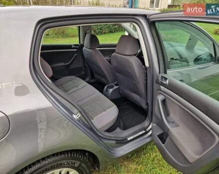 Фольксваген Гольф 2006 в Сторожинце на Automoto.ua Серый Фольксваген Гольф, объемом двигателя 1.6 л и пробегом 216 тыс. км за 5143 $, фото 13 на Automoto.ua