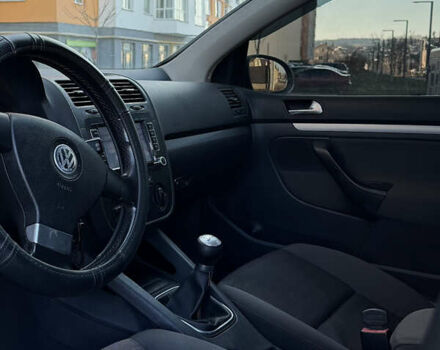 Серый Фольксваген Гольф, объемом двигателя 1.6 л и пробегом 232 тыс. км за 5900 $, фото 2 на Automoto.ua