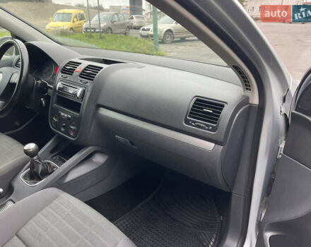 Серый Фольксваген Гольф, объемом двигателя 1.6 л и пробегом 216 тыс. км за 5750 $, фото 39 на Automoto.ua