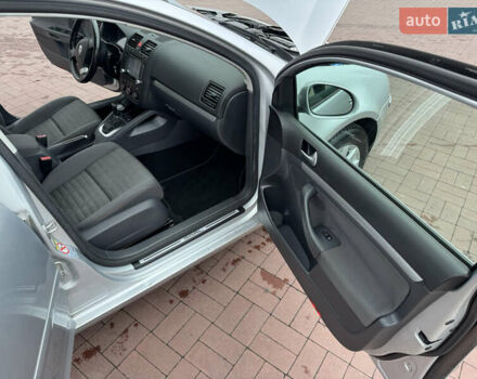 Сірий Фольксваген Гольф, об'ємом двигуна 1.6 л та пробігом 179 тис. км за 6899 $, фото 23 на Automoto.ua