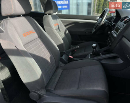 Серый Фольксваген Гольф, объемом двигателя 1.6 л и пробегом 235 тыс. км за 5100 $, фото 35 на Automoto.ua