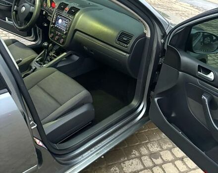 Серый Фольксваген Гольф, объемом двигателя 1.6 л и пробегом 220 тыс. км за 5900 $, фото 2 на Automoto.ua