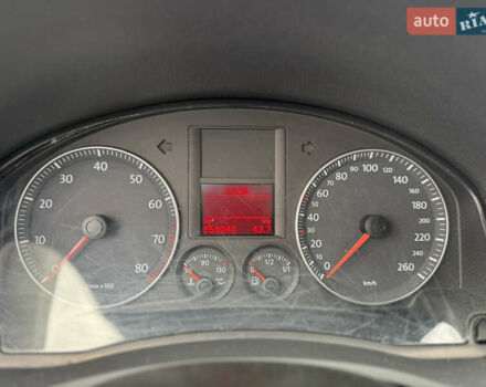 Серый Фольксваген Гольф, объемом двигателя 1.6 л и пробегом 251 тыс. км за 6700 $, фото 10 на Automoto.ua