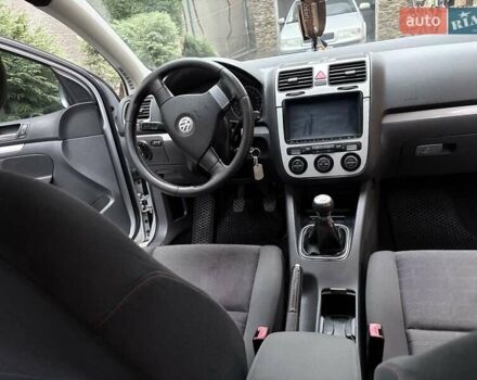 Серый Фольксваген Гольф, объемом двигателя 1.6 л и пробегом 260 тыс. км за 5300 $, фото 6 на Automoto.ua