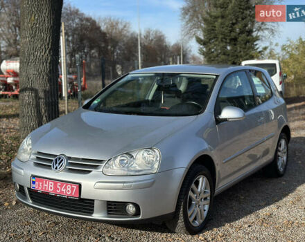 Серый Фольксваген Гольф, объемом двигателя 1.6 л и пробегом 235 тыс. км за 5100 $, фото 7 на Automoto.ua