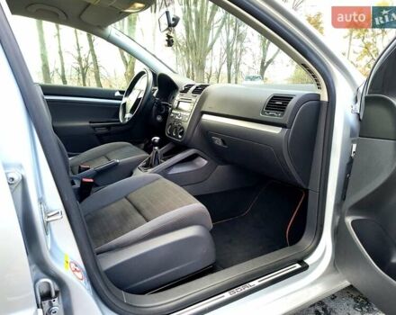 Серый Фольксваген Гольф, объемом двигателя 1.4 л и пробегом 235 тыс. км за 4699 $, фото 18 на Automoto.ua