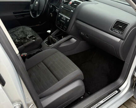 Серый Фольксваген Гольф, объемом двигателя 1.4 л и пробегом 235 тыс. км за 5400 $, фото 5 на Automoto.ua