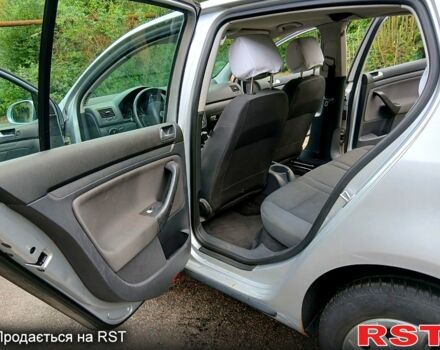 Серый Фольксваген Гольф, объемом двигателя 1.6 л и пробегом 325 тыс. км за 6500 $, фото 6 на Automoto.ua