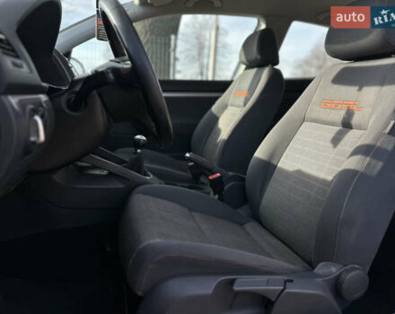 Серый Фольксваген Гольф, объемом двигателя 1.6 л и пробегом 235 тыс. км за 5100 $, фото 21 на Automoto.ua